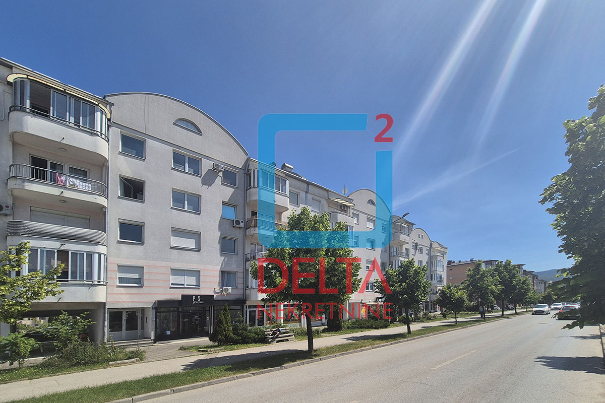 Dvosoban (opcija trosoban) stan Istočno Sarajevo / Garaža